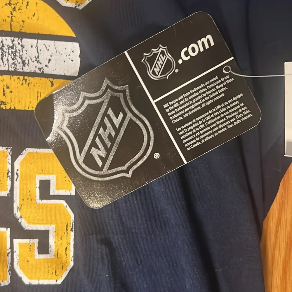 New with Tags Buffalo Sabres T-Shirt Medium 8/10 - Picture 3 of 3
